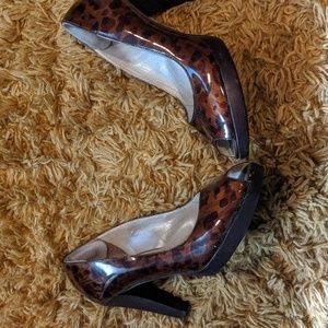 Gianni Bini Peep Toe platform JUST REDUCED